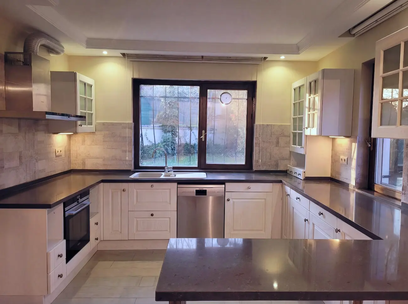 Fitted kitchen